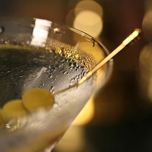 Dry Martini (10:1 ratio)