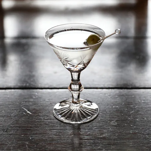 Dry Martini (4:1 ratio)